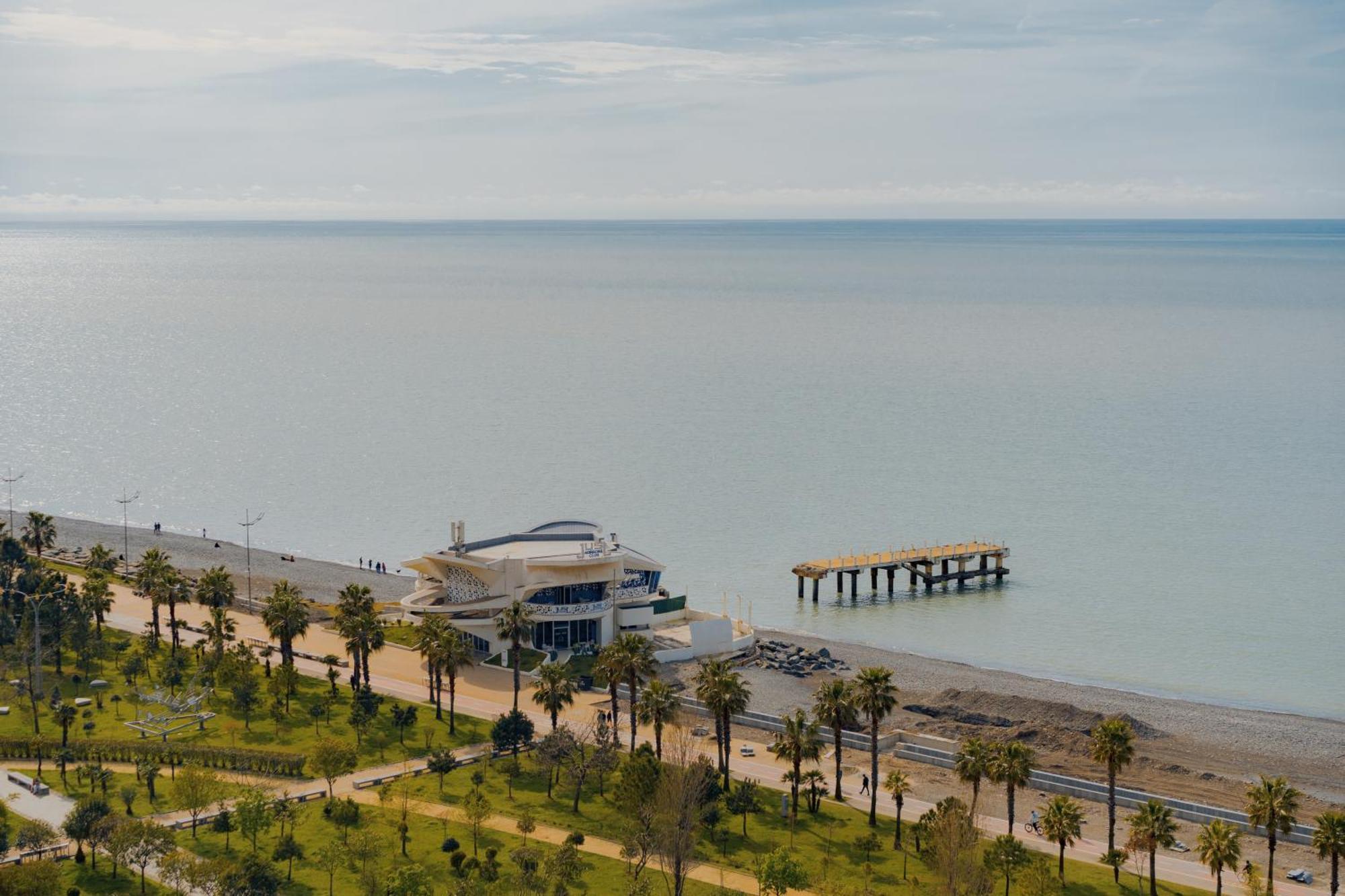 Batumi Beach Friends4Friends Стая снимка